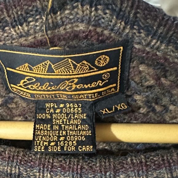 Vintage Eddie Bauer Men's Dark Brown Patterned Crewneck Sweater - Picture 2 of 8